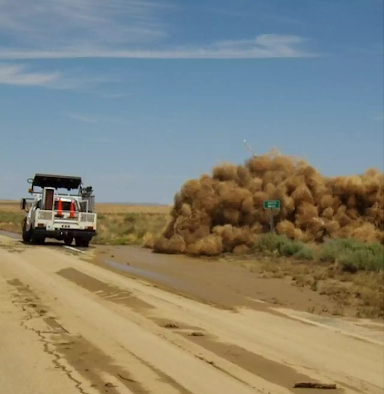 Thousands of tumbling tumbleweeds roll into wash | ADOT