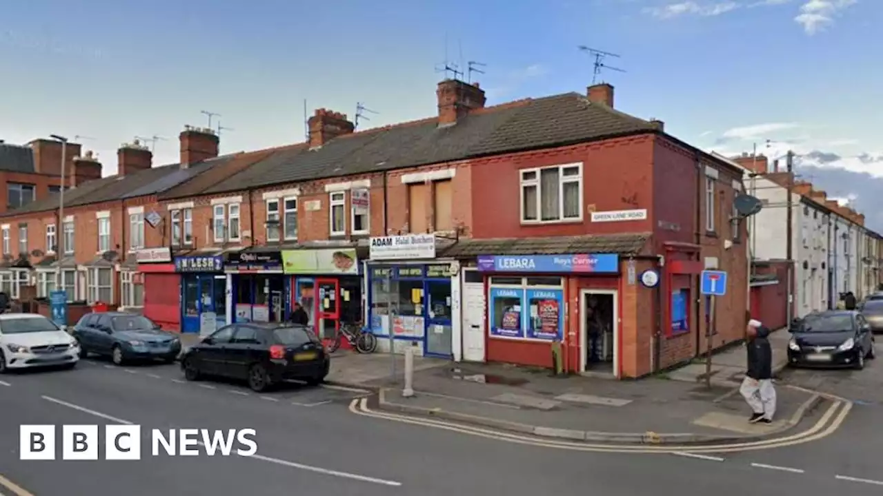 Leicester: S﻿hopkeeper attacked and cash stolen in robbery