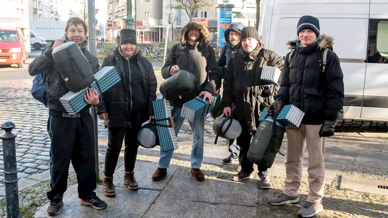 Schlafsäcke, Isomatten und Suppe für Obdachlose in Berlin