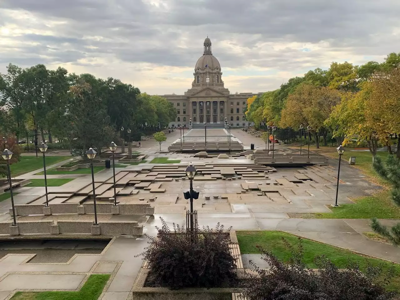 Premier Danielle Smith’s first Alberta legislature session slated for Tuesday