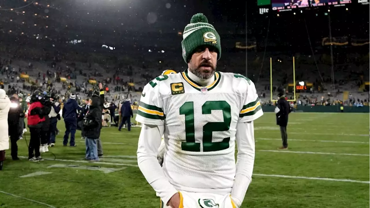 Aaron Rodgers says he's been playing with broken thumb