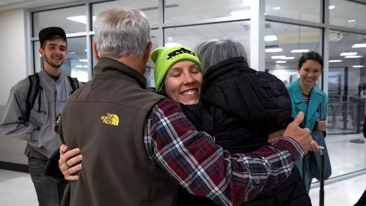 Love On Arrival: Holiday travelers greeted at Columbus airport with flowers, hugs & kisses