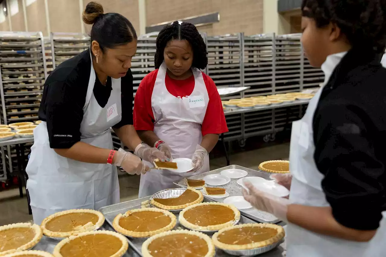 ‘The spirit of San Antonio:’ Thousands gather for first in-person Jimenez Thanksgiving dinner since 2019