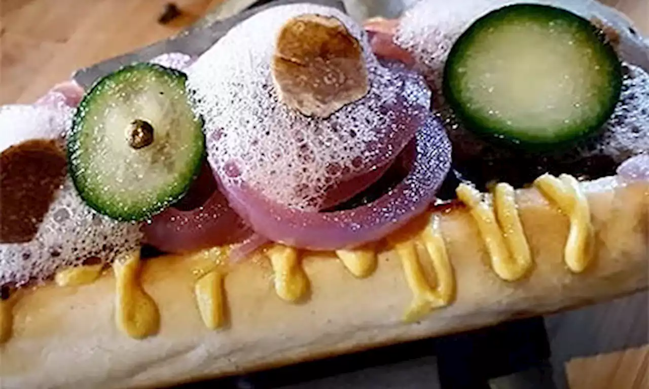 Enjoy the «Worlds Most Expensive Hot Dog» at Lucerne's Christmas Market