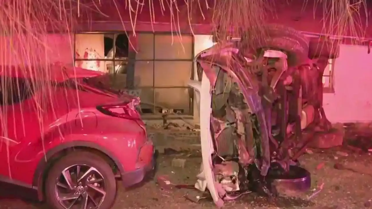 Car crashes into two Phoenix homes on Thanksgiving