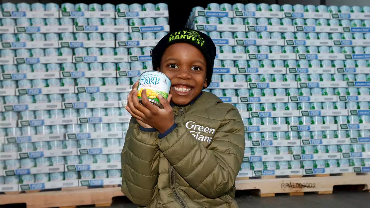 Tariq 'the corn kid' donates 50,000 cans of corn to NYC food bank