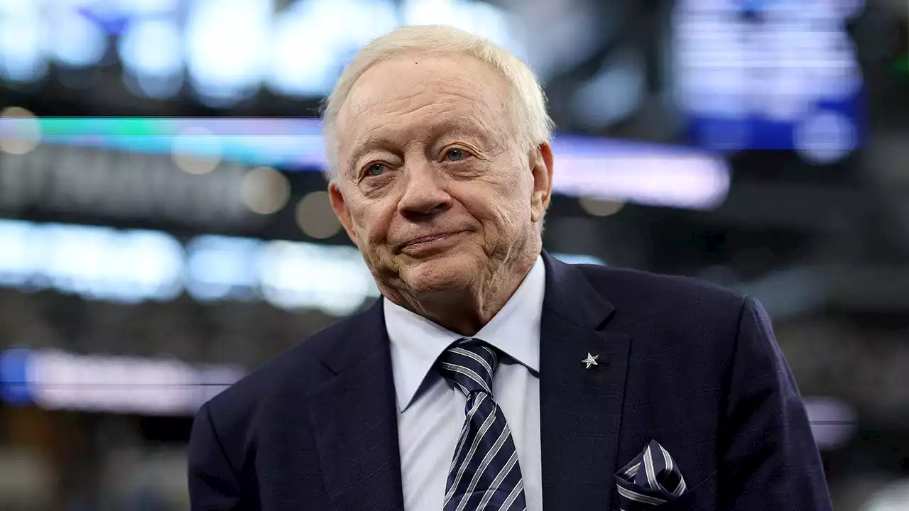 Resurfaced photo shows young Jerry Jones with students trying to keep Arkansas school segregated