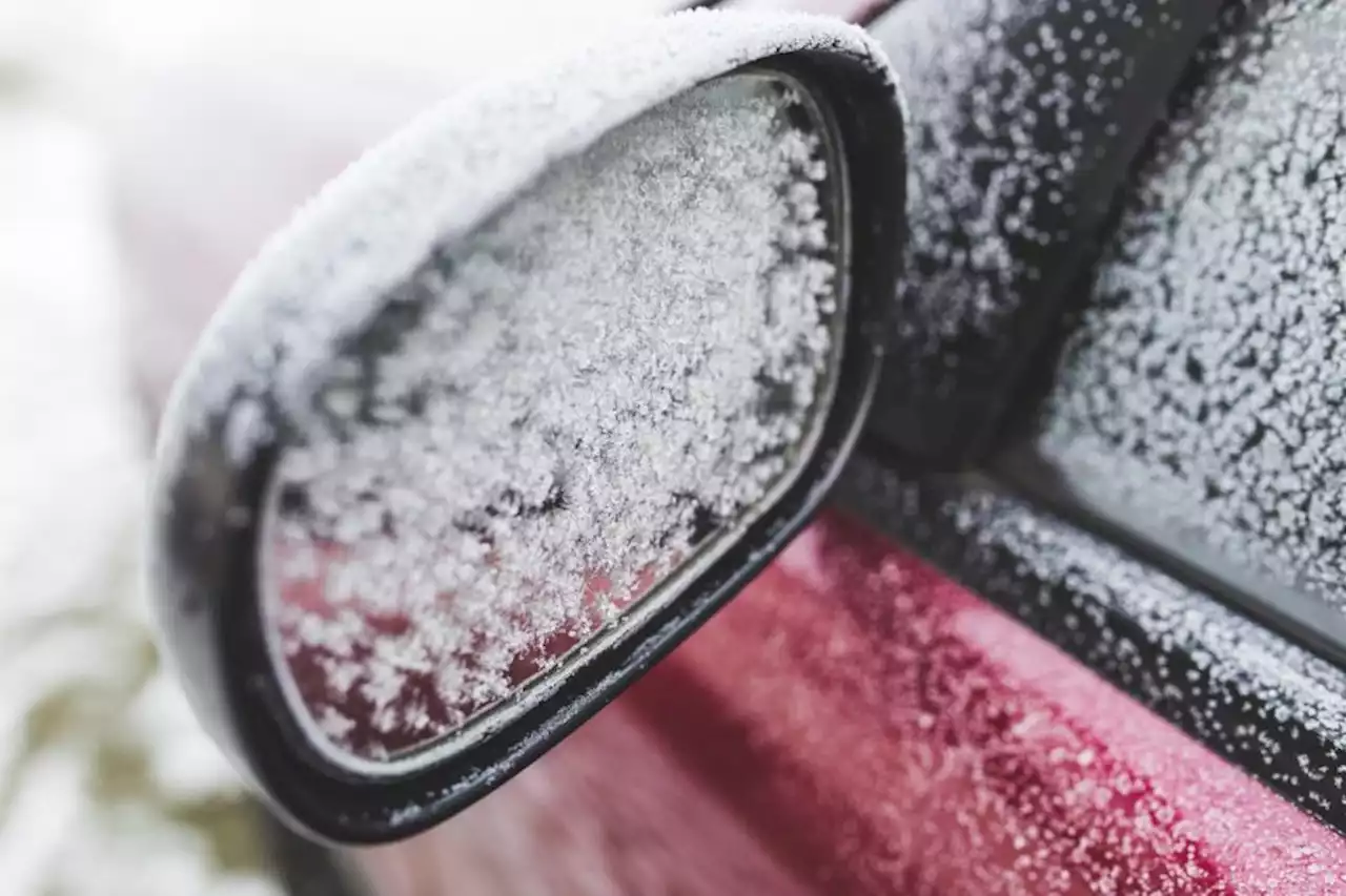 Car experts reveal 12p hack to stop windscreen frost using ONE kitchen item