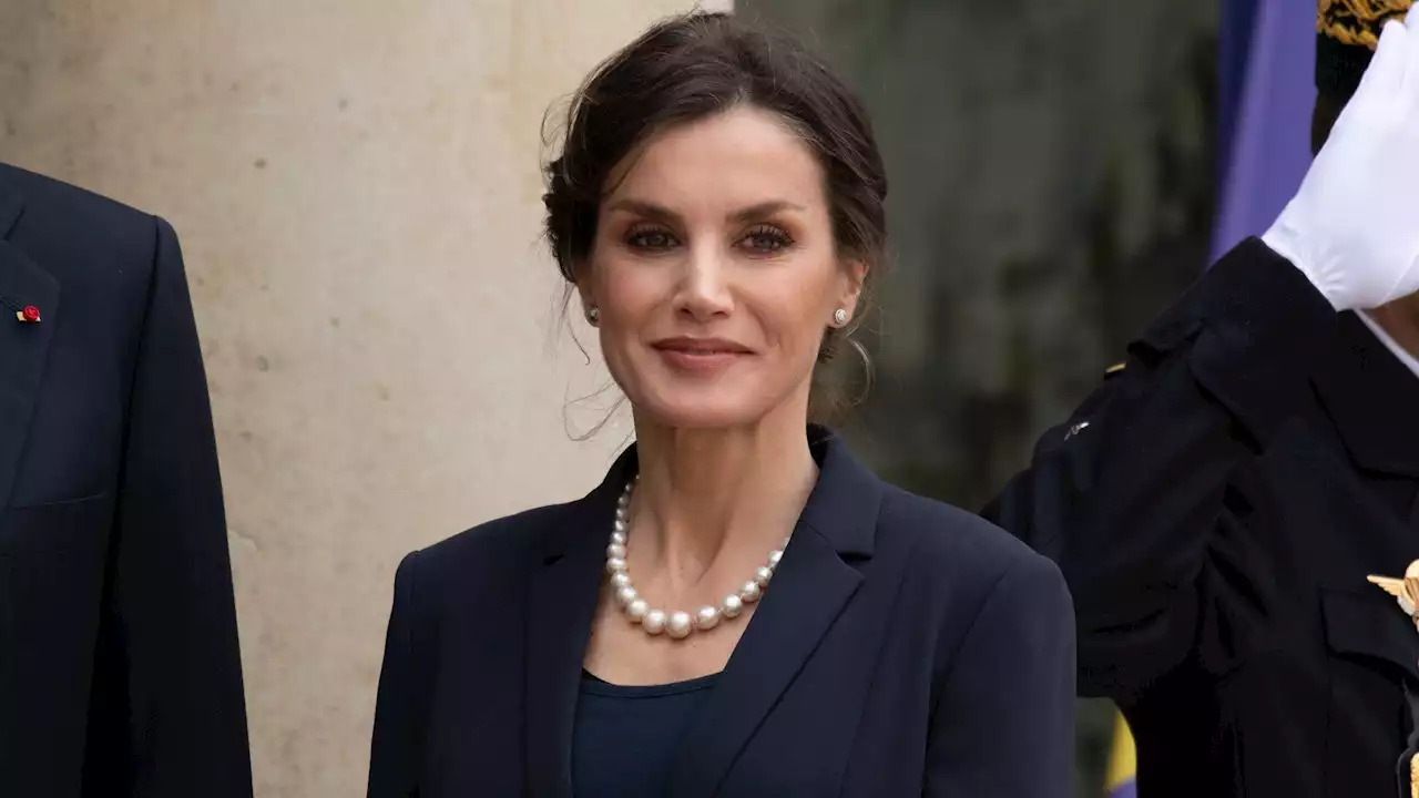 Letizia d'Espagne (50 ans) divine en pantalon en cuir : la reine ose un look très rock parfait pour l'automne - Grazia