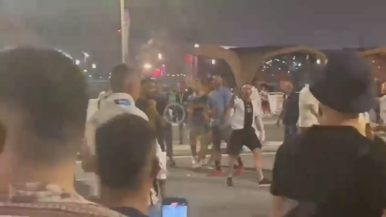 VIDEO | Los aficionados de México y Argentina pelean a golpes en las calles de Qatar