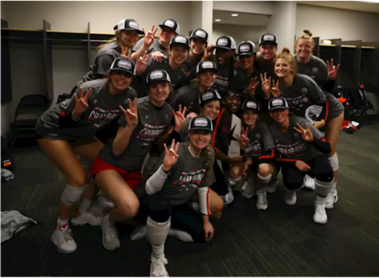 UH volleyball clinches share of first AAC championship, ending league title drought