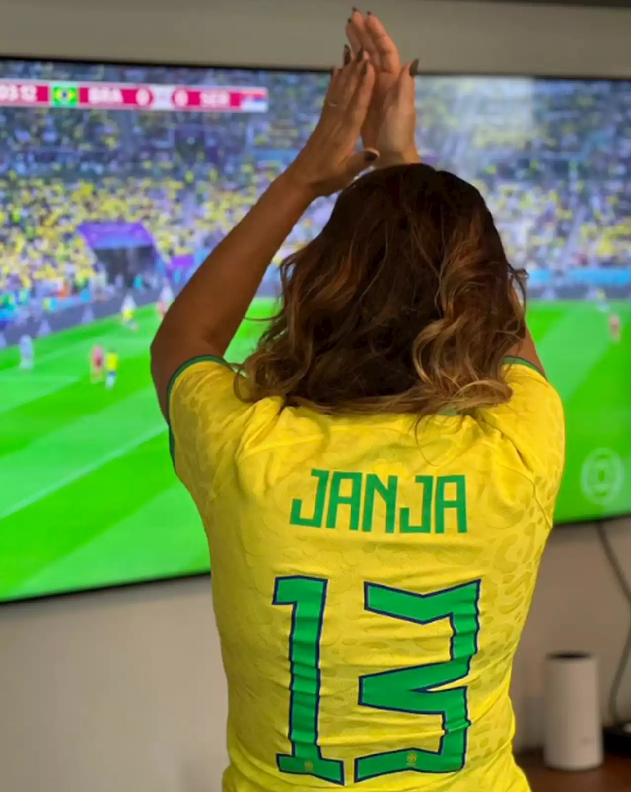 Futura primeira-dama, Janja torce para a seleção na estreia da Copa: 'Vai Brasil'