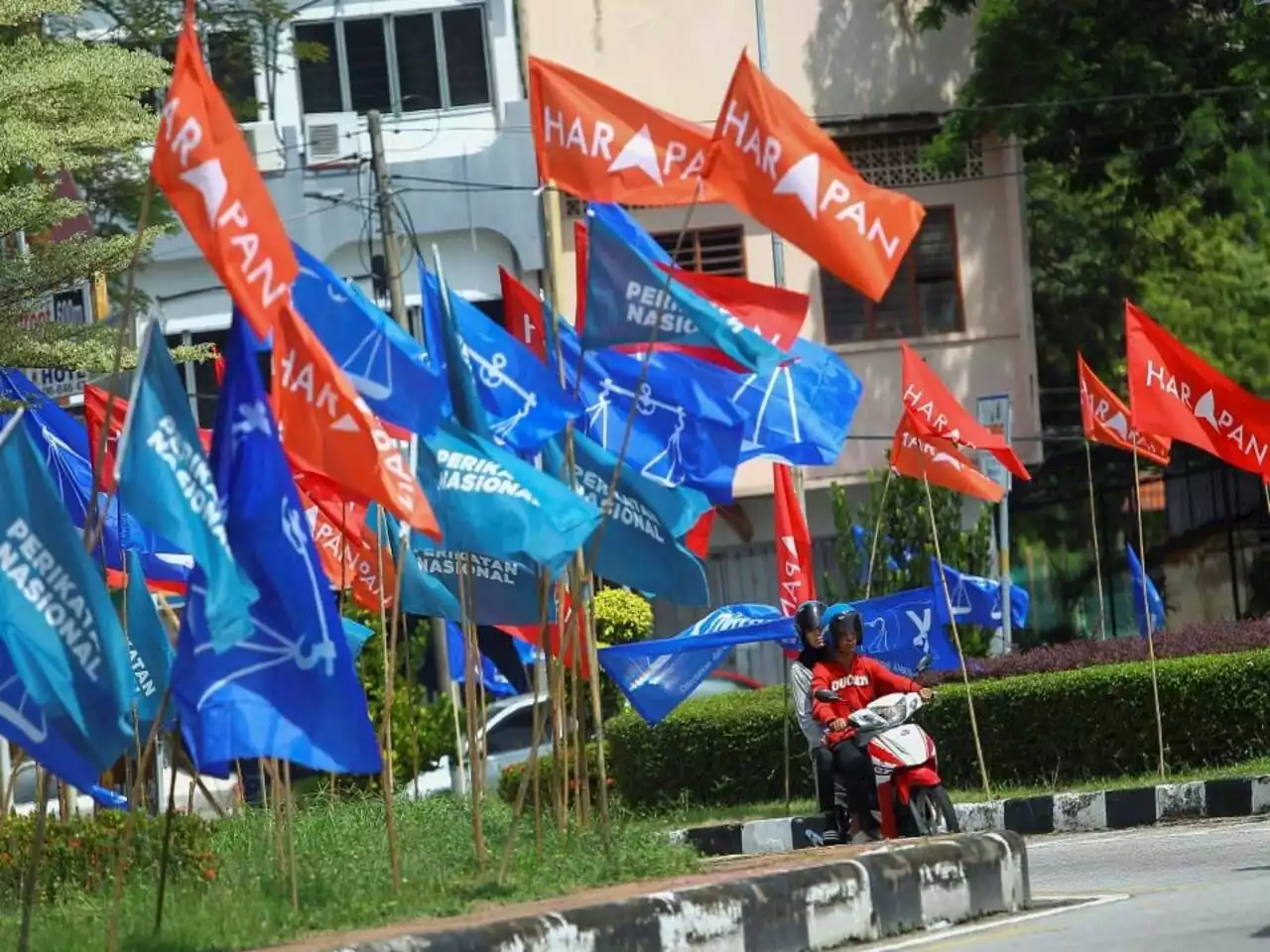 A Quick Breakdown Of The 10-Point Coalition Deal Between Pakatan Harapan & Barisan Nasional