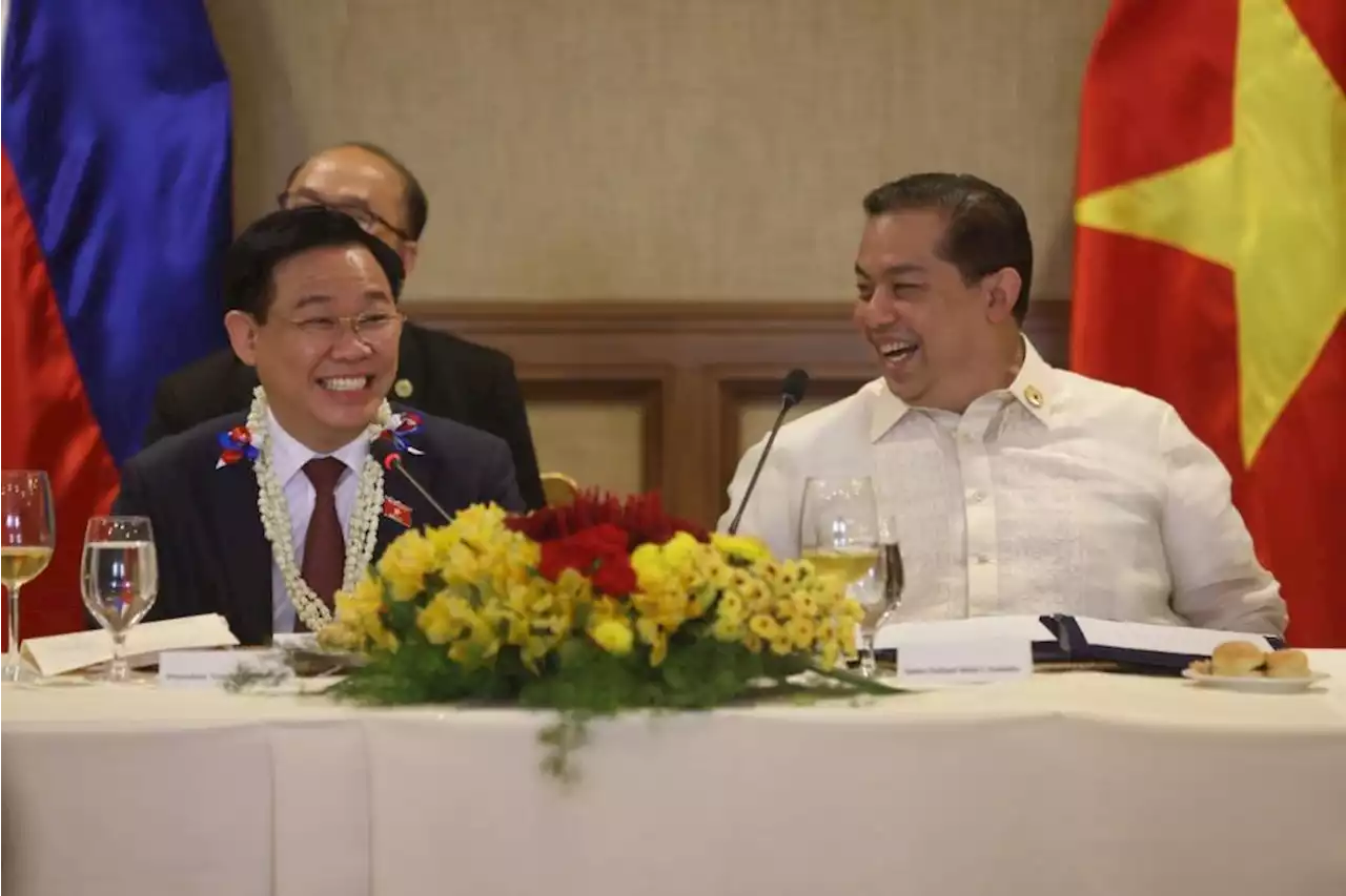 All smiles: House warmly welcomes top Vietnam exec