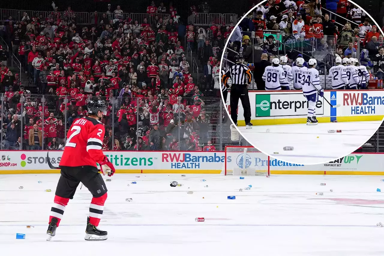 Devils fans throw trash, beer on ice as Maple Leafs snap historic