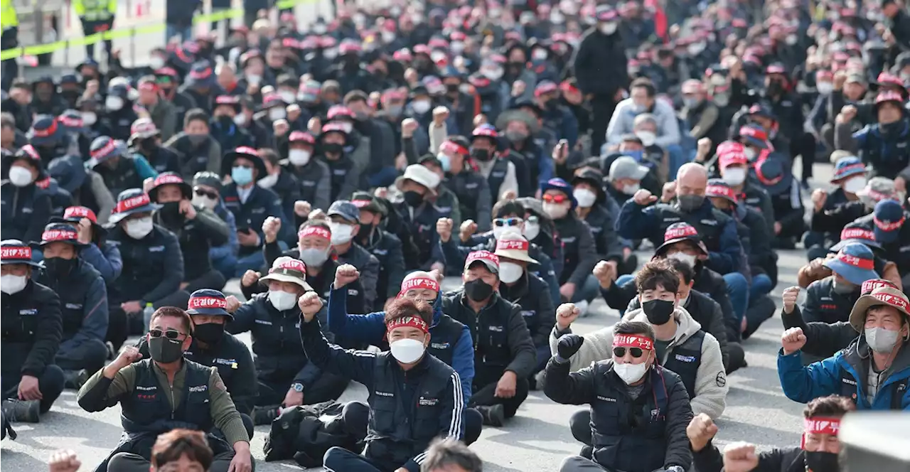 화물연대 총파업 '3년짜리 안전 그만'... 윤석열 정부는 '불법엄단'