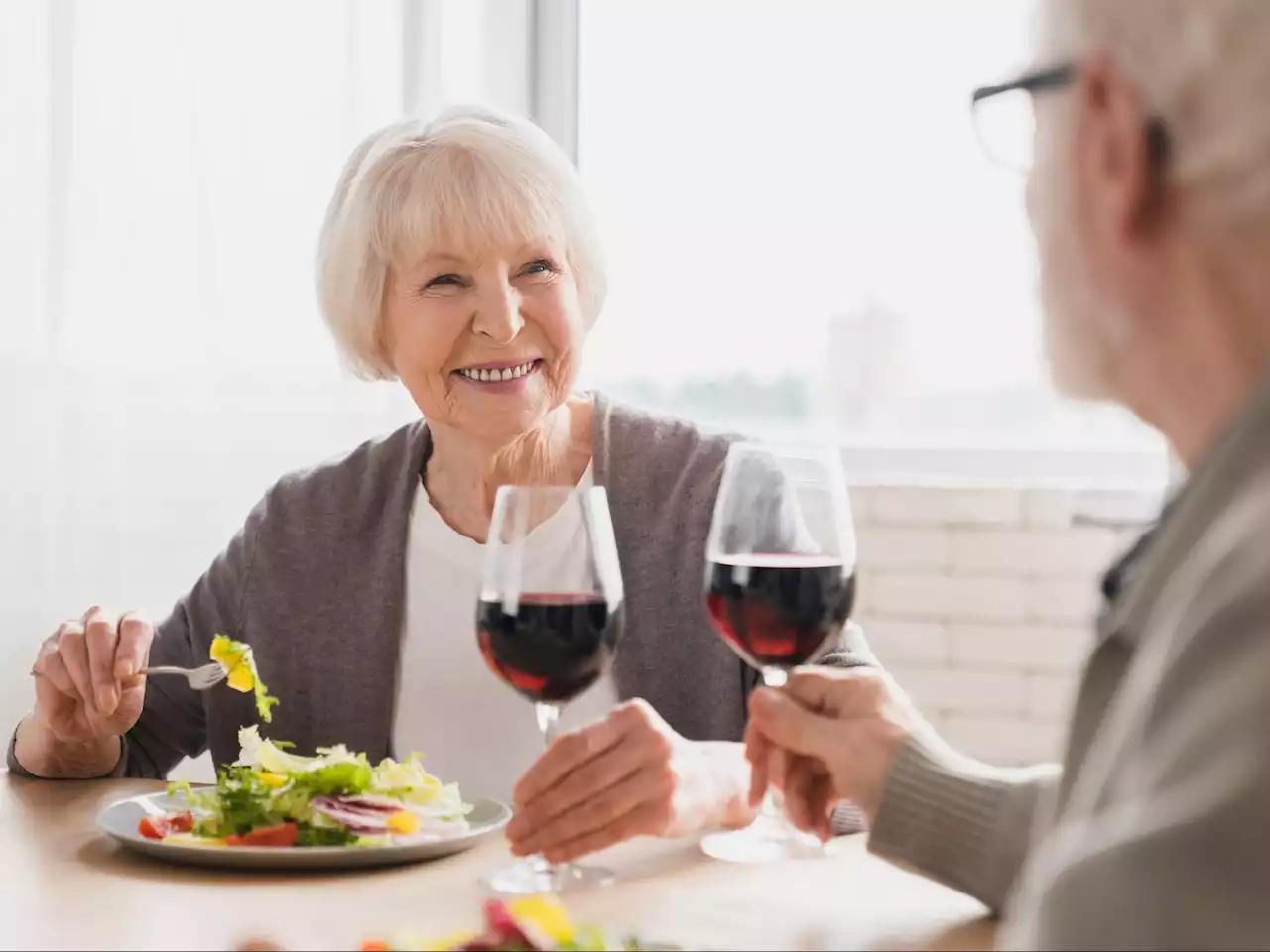 Leafy greens, tea, red wine ward off dementia: Study