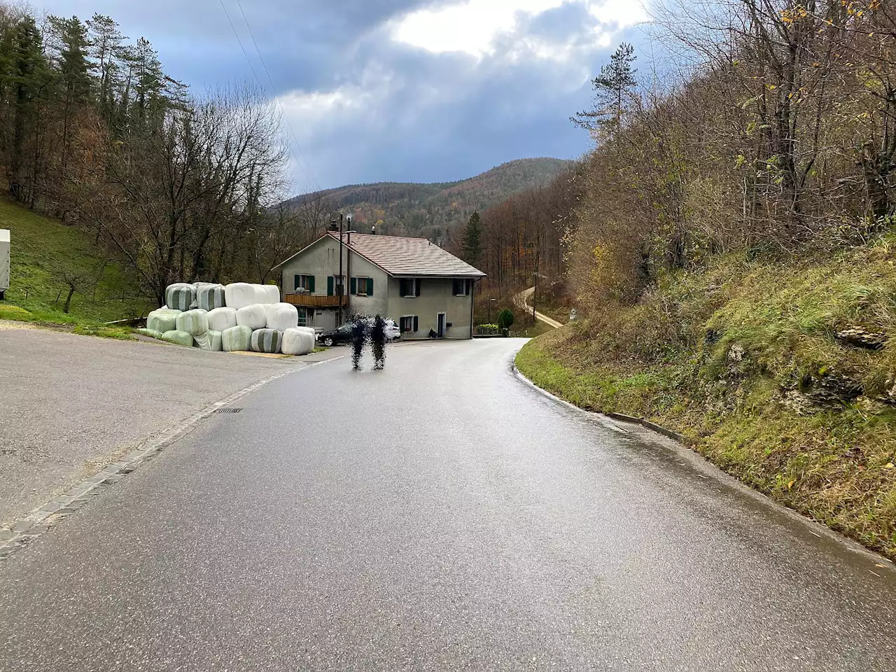 Liesberg BL: Rollerfahrer (16) bei Selbstunfall verletzt – Polizei sucht Zeugen