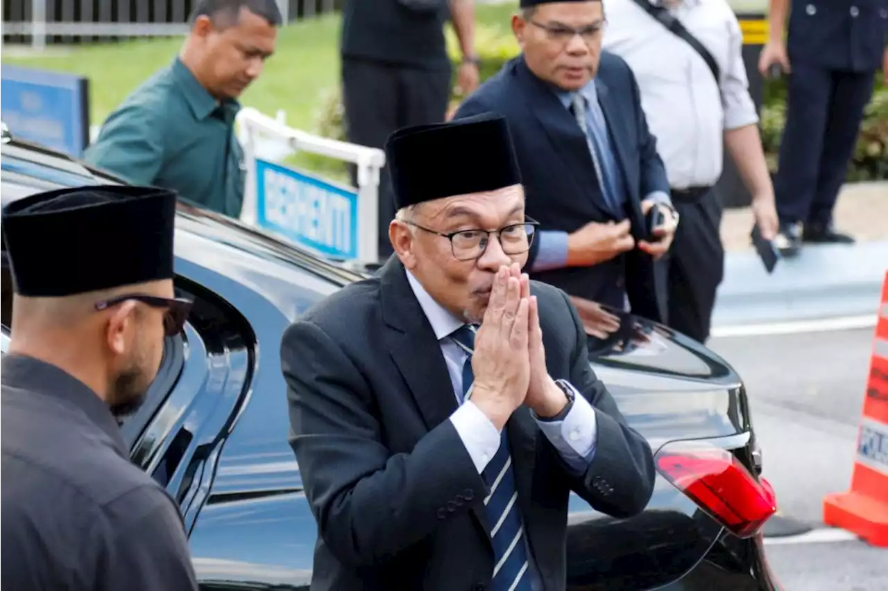 Malaysia's former ruling bloc may back Anwar in PM race