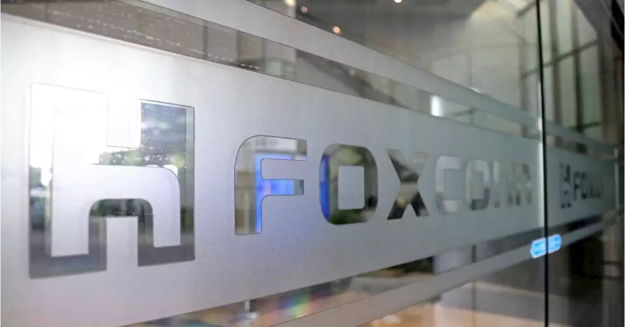 Larger protests under control at Foxconn's major iPhone factory in China - source