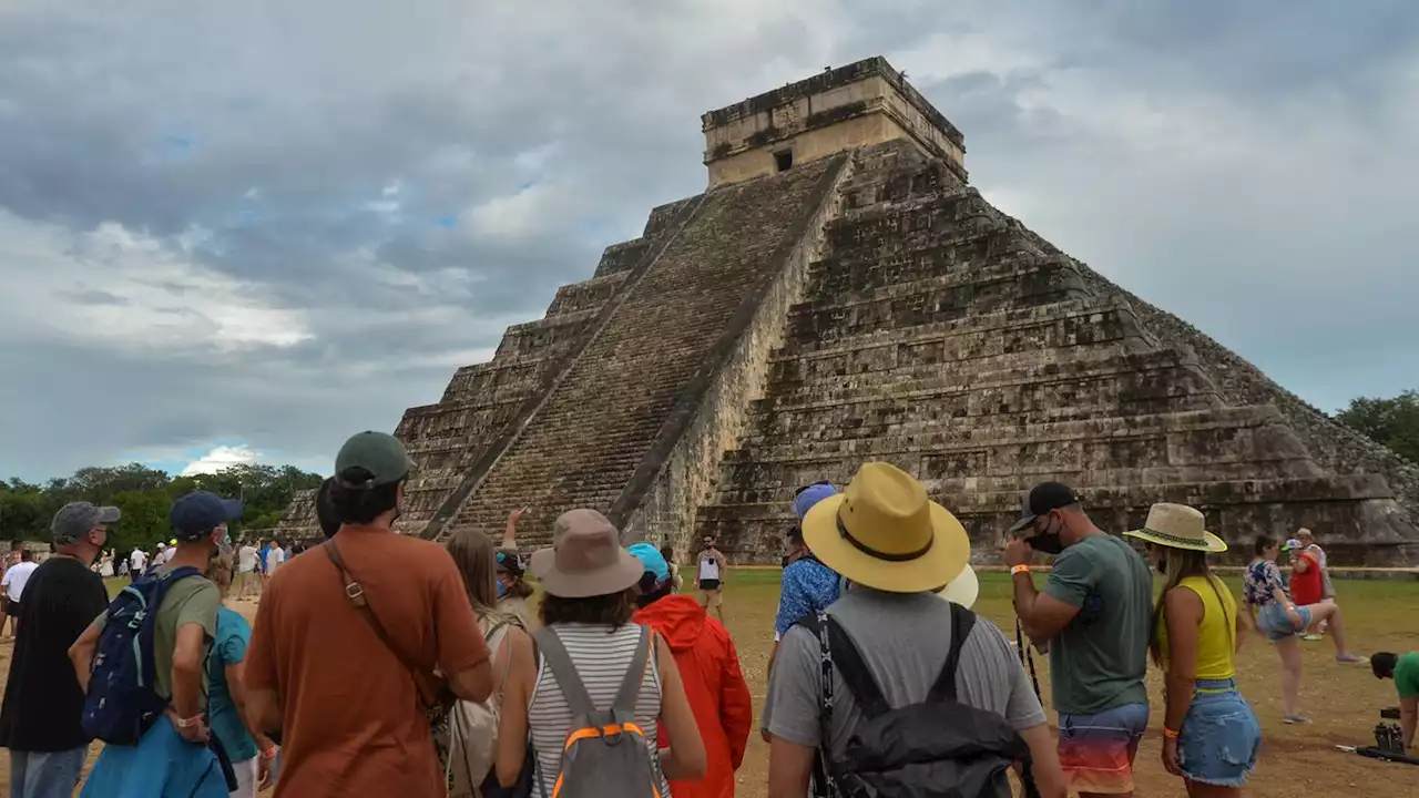 Touristin besteigt Maya-Pyramide – und wird von wütender Menge attackiert