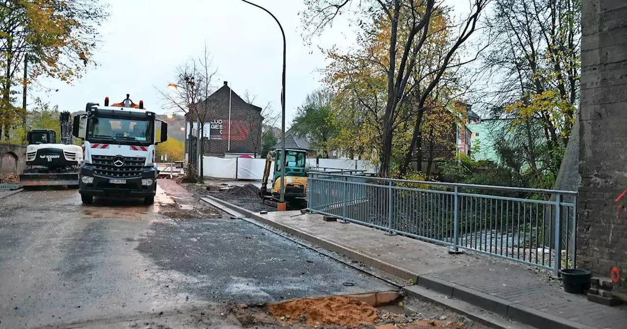 Sperrung der Saargemünder Straße: Bauarbeiten an Riesenbrücke in Brebach dauern an: Warum ein Ende der Staus noch nicht in Sicht ist