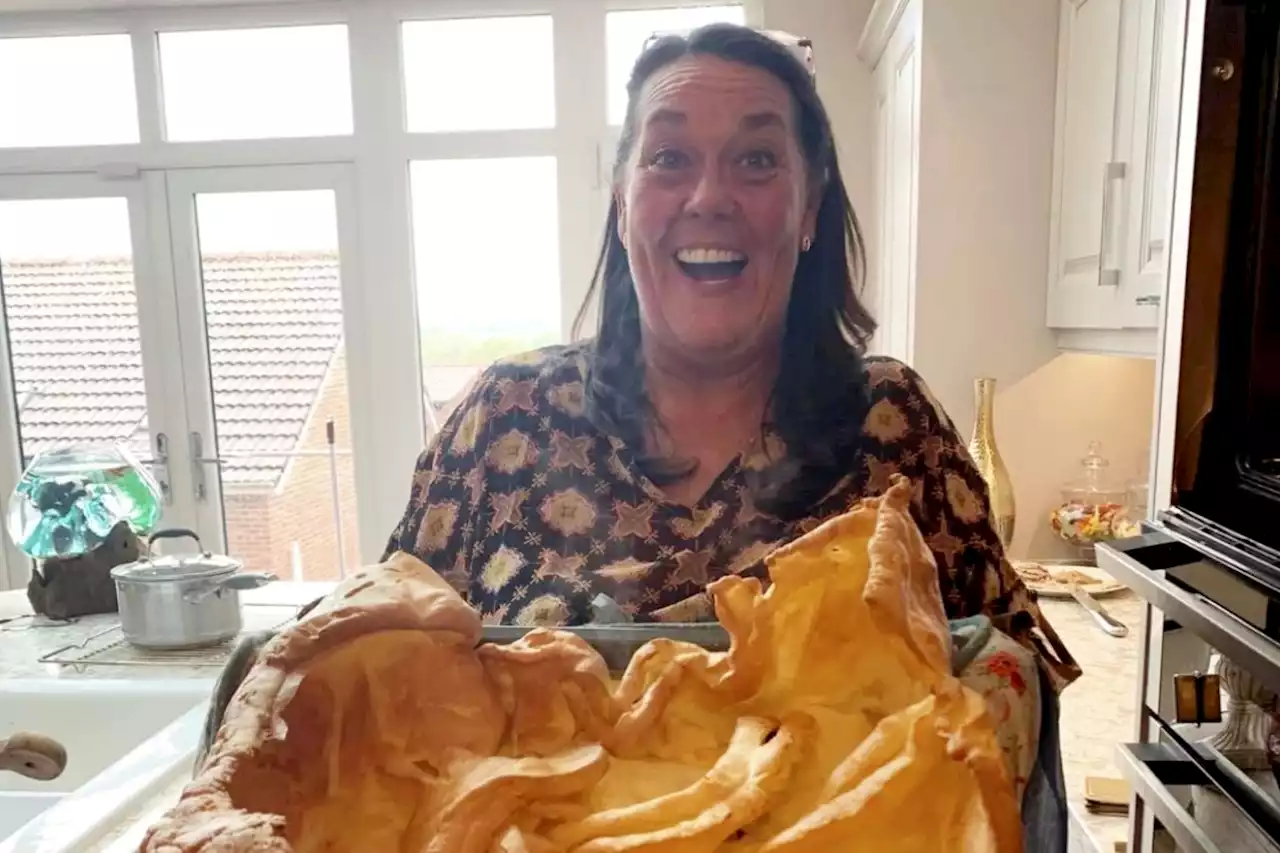 Mum attracts fans with monster Yorkshire Puddings that fill entire oven