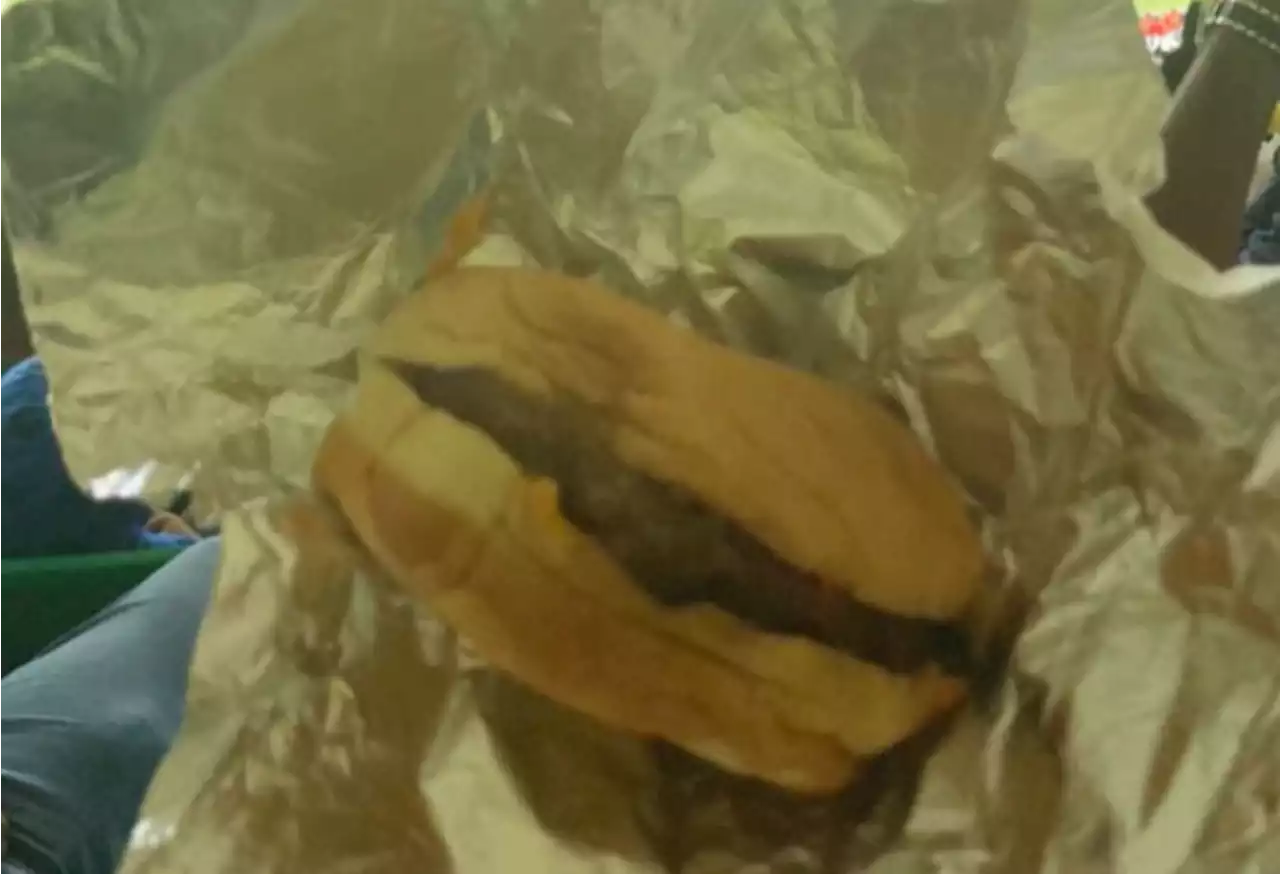 Qatar World Cup fans savage rip-off burger that ‘looks like a Rustlers’