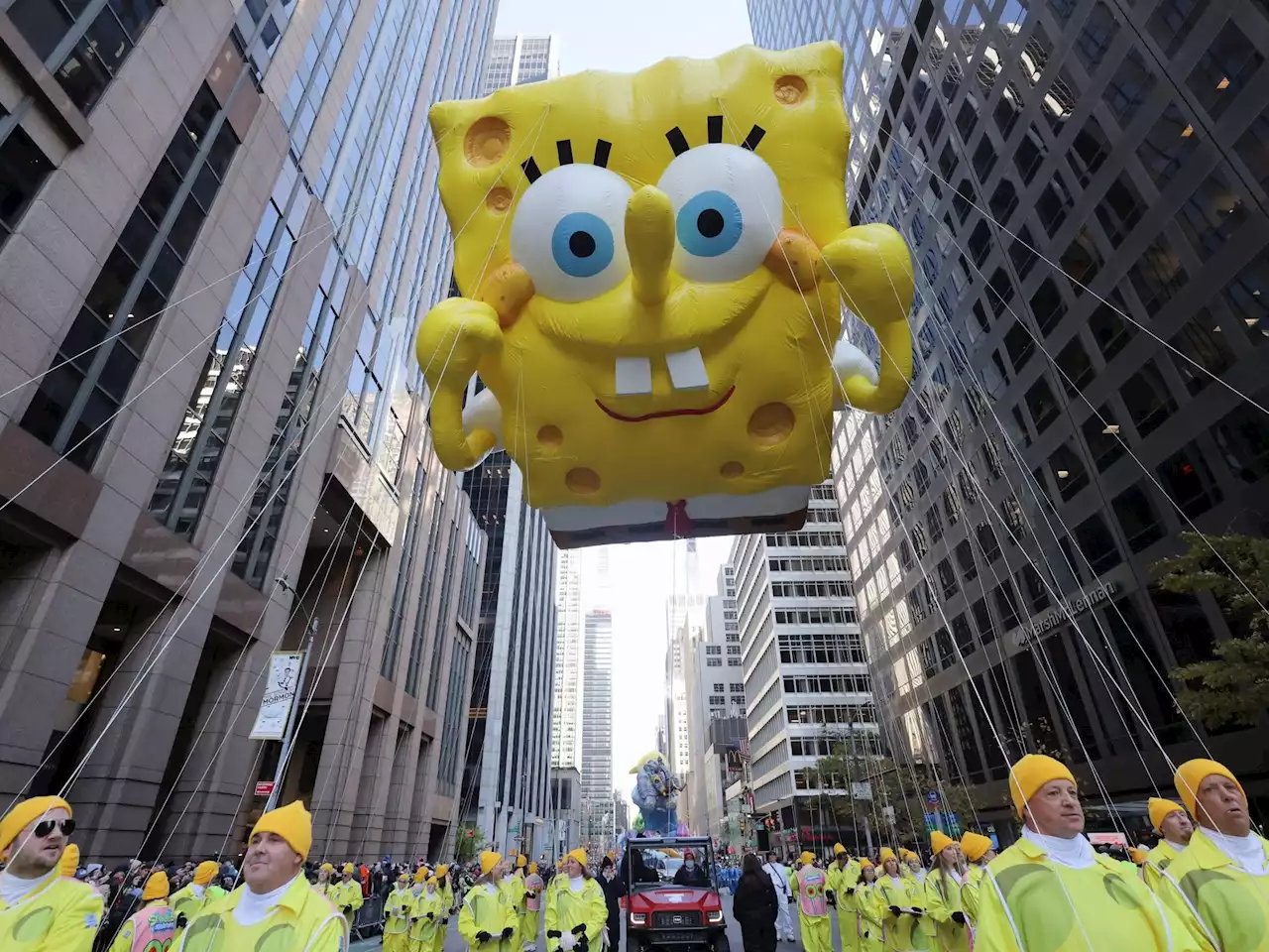 High-flying balloon characters star in U.S. Thanksgiving parade