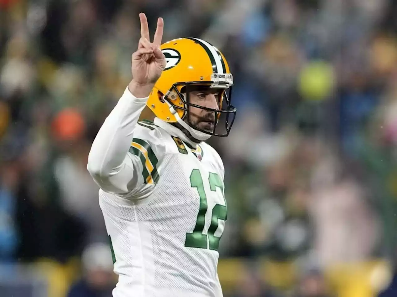 Packers' Aaron Rodgers admits he's been playing with broken thumb