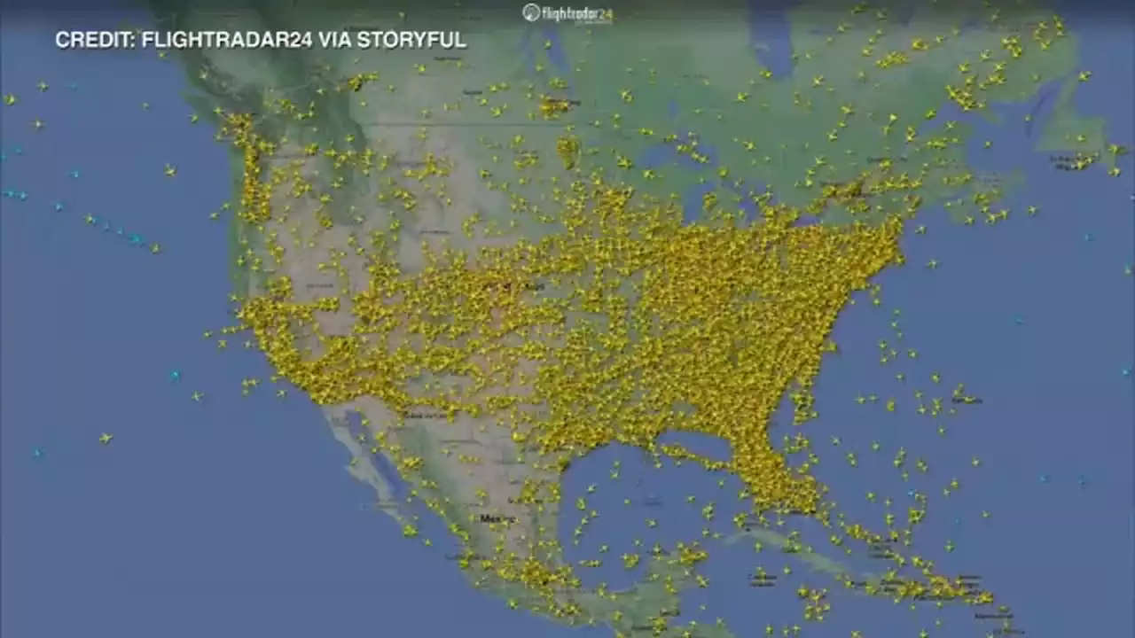 Flight radar animation shows pre-Thanksgiving air travel over North America | VIDEO