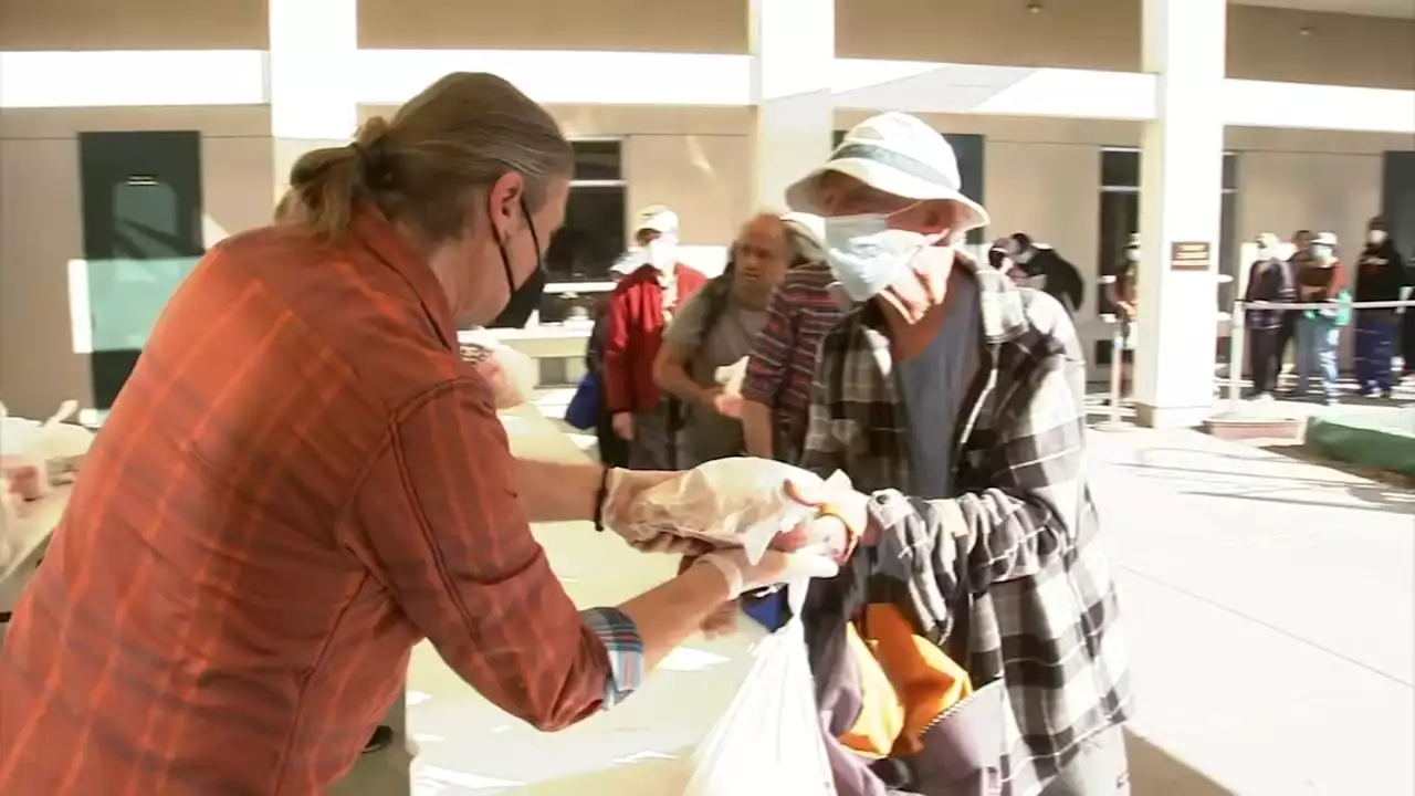 Here's how Oakland ensures no one goes hungry on Thanksgiving