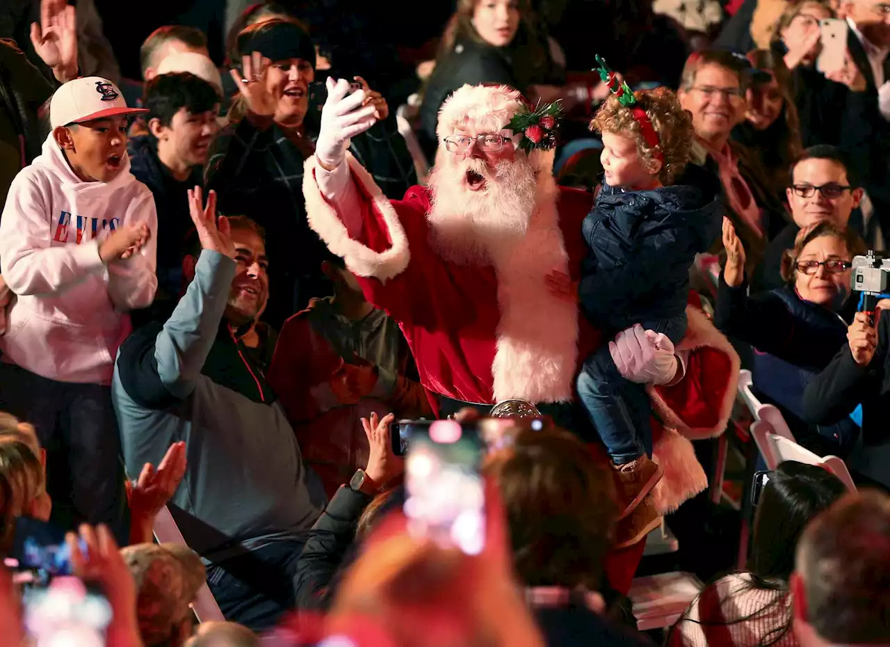 Holiday River Parade kicks off San Antonio holiday season