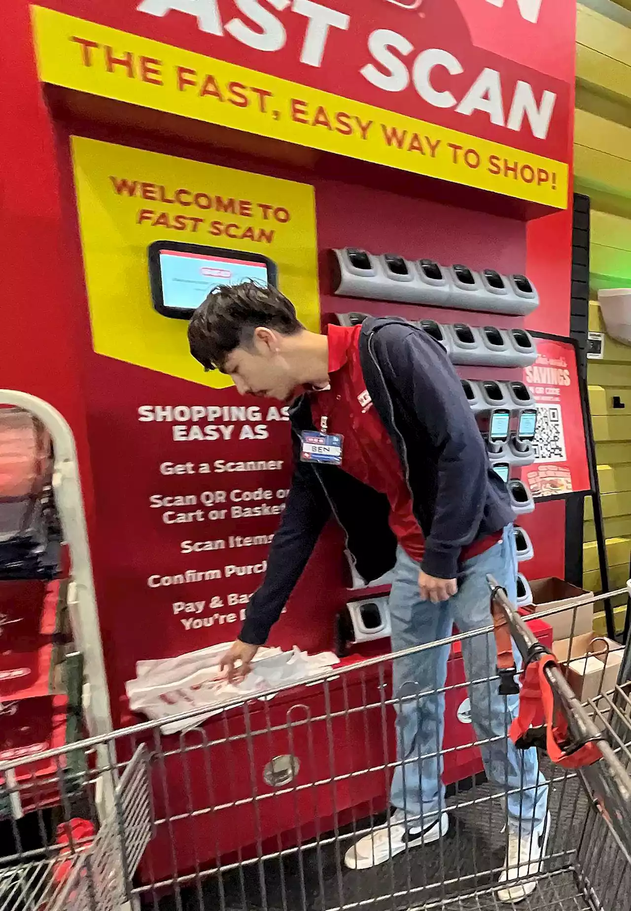 ‘Nobody has cracked the code yet:’ H-E-B, Walmart, Kroger keep testing self-checkout technology