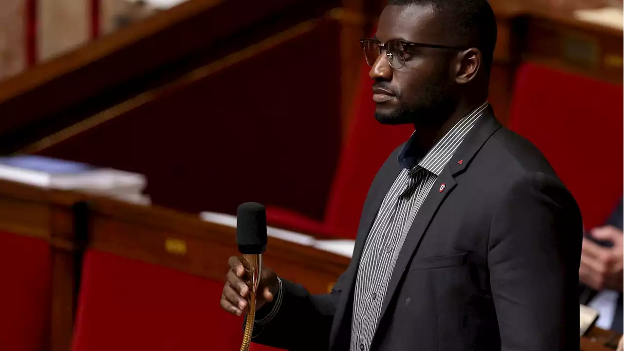 Le député LFI Carlos Martens Bilongo dépose quatre plaintes, une pour 'injures publiques' et trois pour 'diffamation'