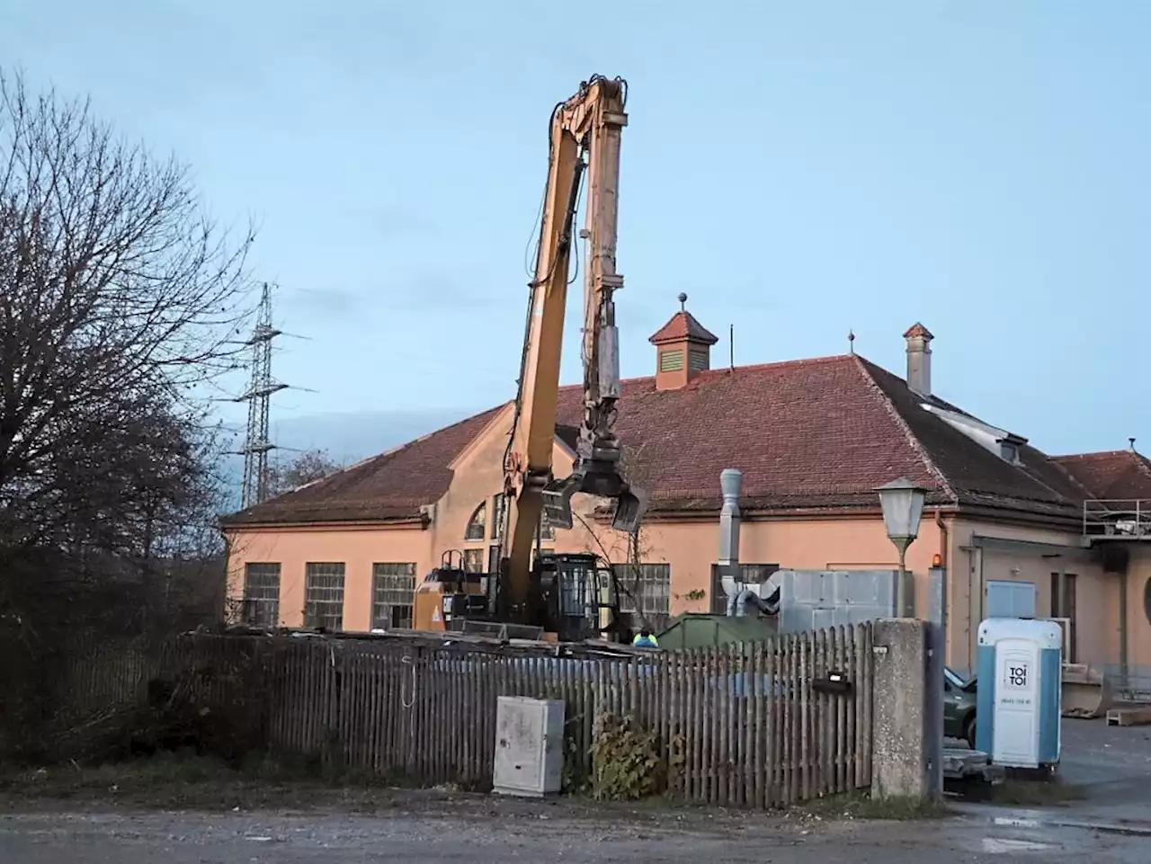 Umstrittener Vorgang: Abbruch des alten Uppenbornwerks bei Volkmannsdorf - idowa