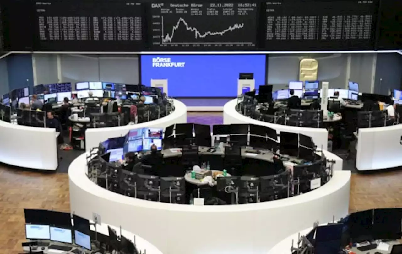 European shares subdued, retailers in focus as holiday shopping kicks off