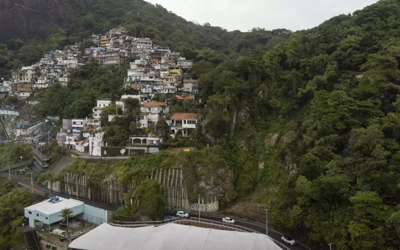 Rio tem 400 comunidades sem sirenes de alerta de chuvas nem estudo sobre risco de deslizamentos