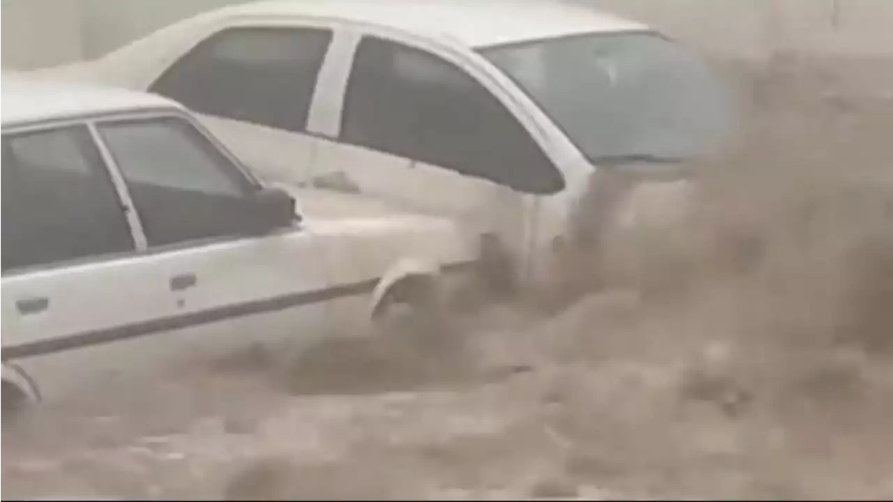 Arab Saudi Banjir Bandang, Dua Orang Tewas dan Sekolah serta Jalan ke Mekah Ditutup