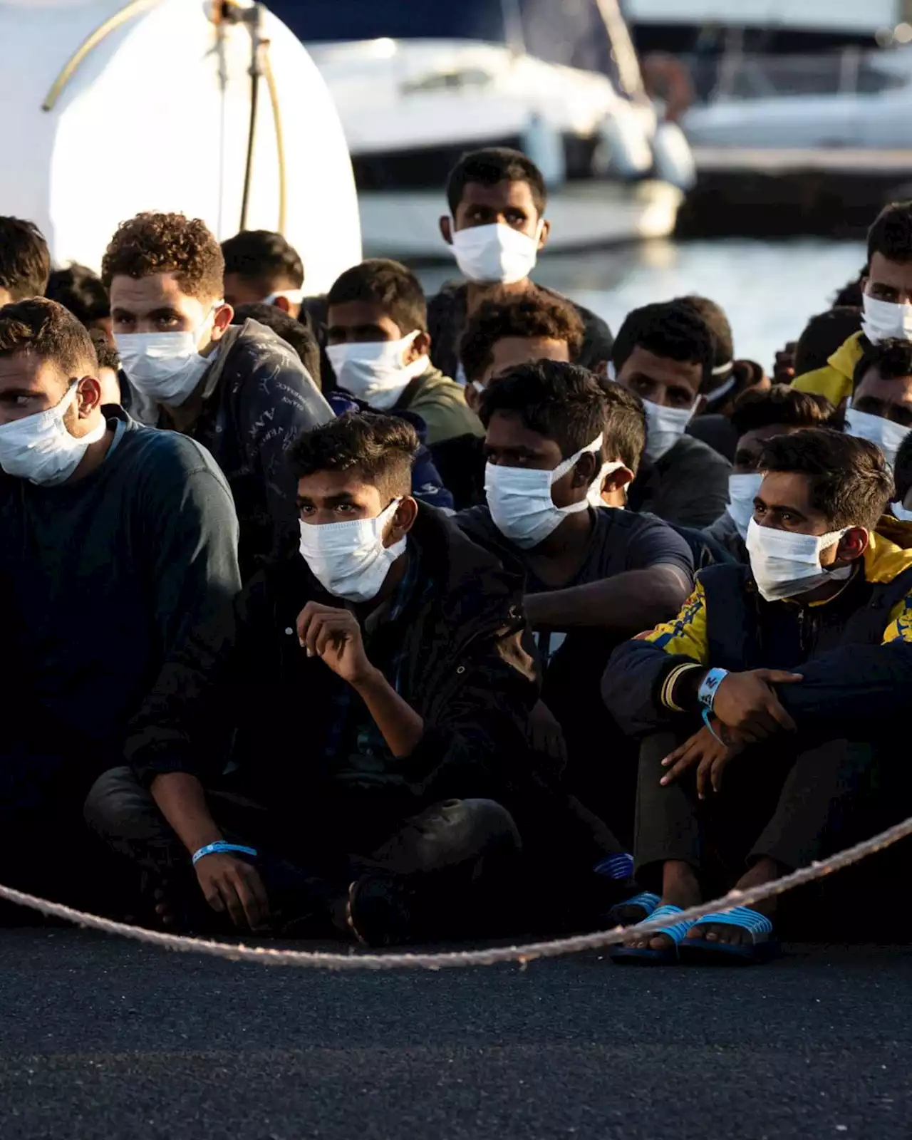 Migranti, Parigi avverte: “Se l’Italia non farà attraccare le navi non ci saranno ricollocamenti”