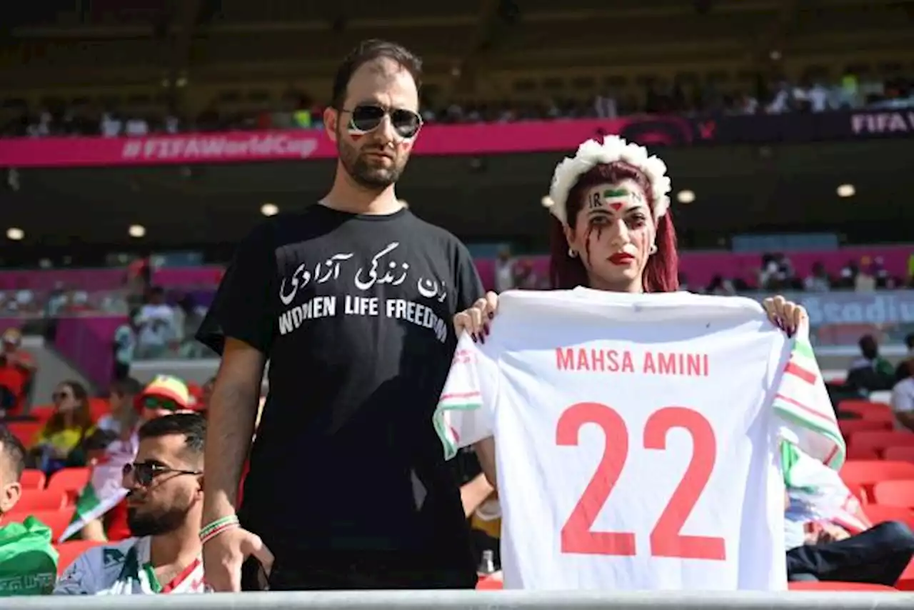 Une supportrice iranienne exclue du stade pour avoir rendu hommage à Mahsa Amini