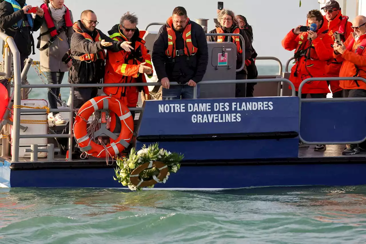 Au large de Dunkerque, un hommage rendu aux 27 exilés morts il y a un an