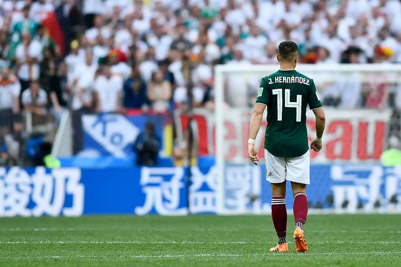 Chicharito Hernández deja atrás la polémica y muestra su apoyo a la selección mexicana