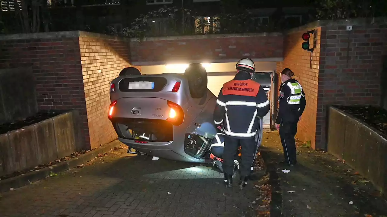 Vor Garage in Hamburg: Rentner rast gegen Mauer und überschlägt sich