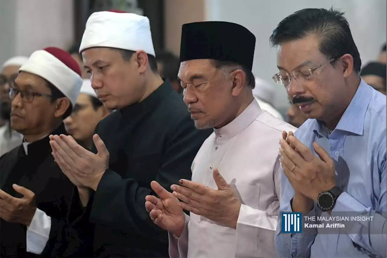 Anwar solat Jumaat di Masjid Putra | The Malaysian Insight