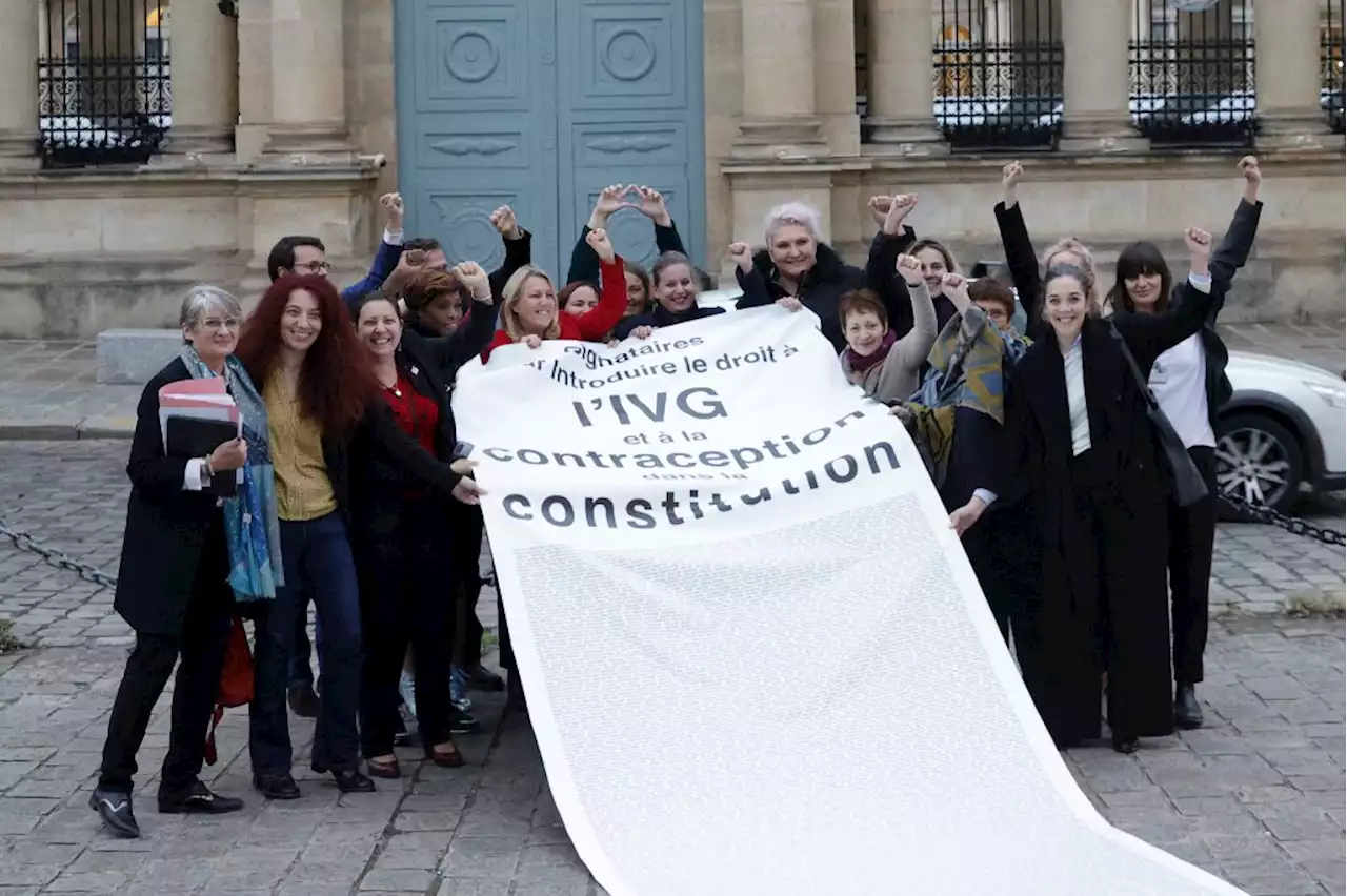 Francia da el primer paso para que el aborto sea derecho constitucional