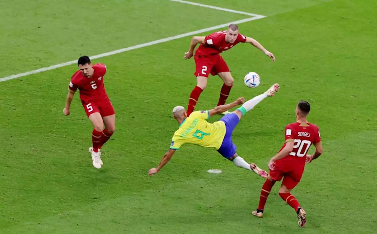 Richarlison mostra vídeo em que faz mesmo gol de voleio da Copa em treino