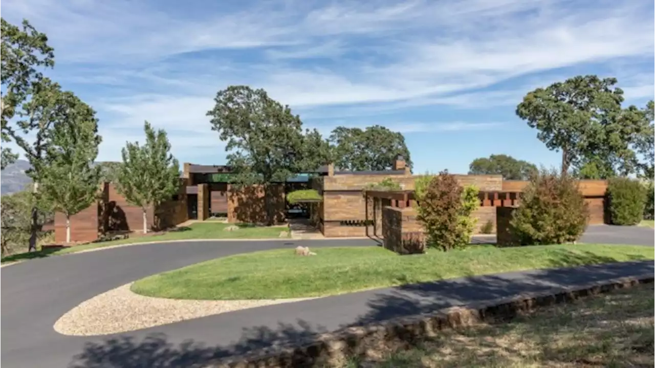 This $18 Million Sonoma Estate Is a Modernist Gem Nestled Inside 144 Acres of Wine Country