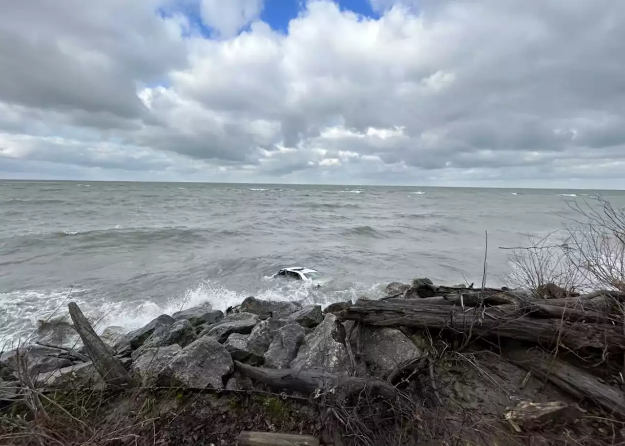 Driver rescued from water after driving car into lake in Mentor-on-the-Lake, police say