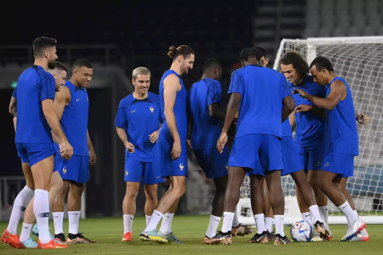 Coupe du monde 2022 : les Bleus visent déjà les huitièmes, Lionel Messi dos au mur